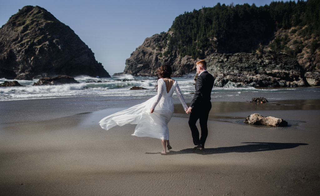 A couple that eloped on the beach in Oregon.