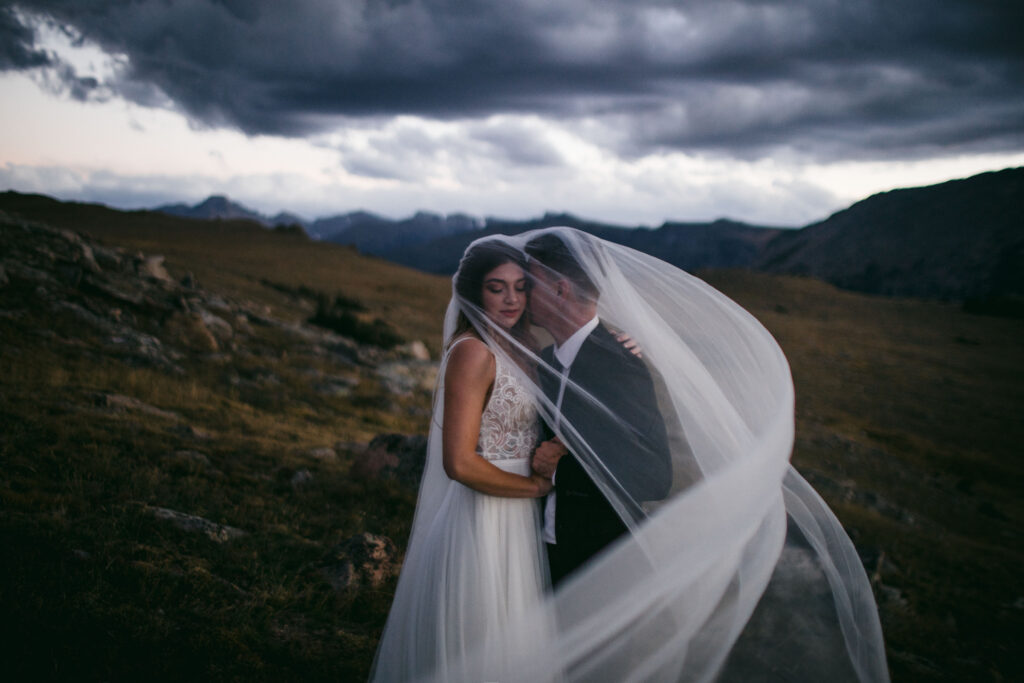 A mountain elopement in Colorado can be absolutely stunning for pictures.